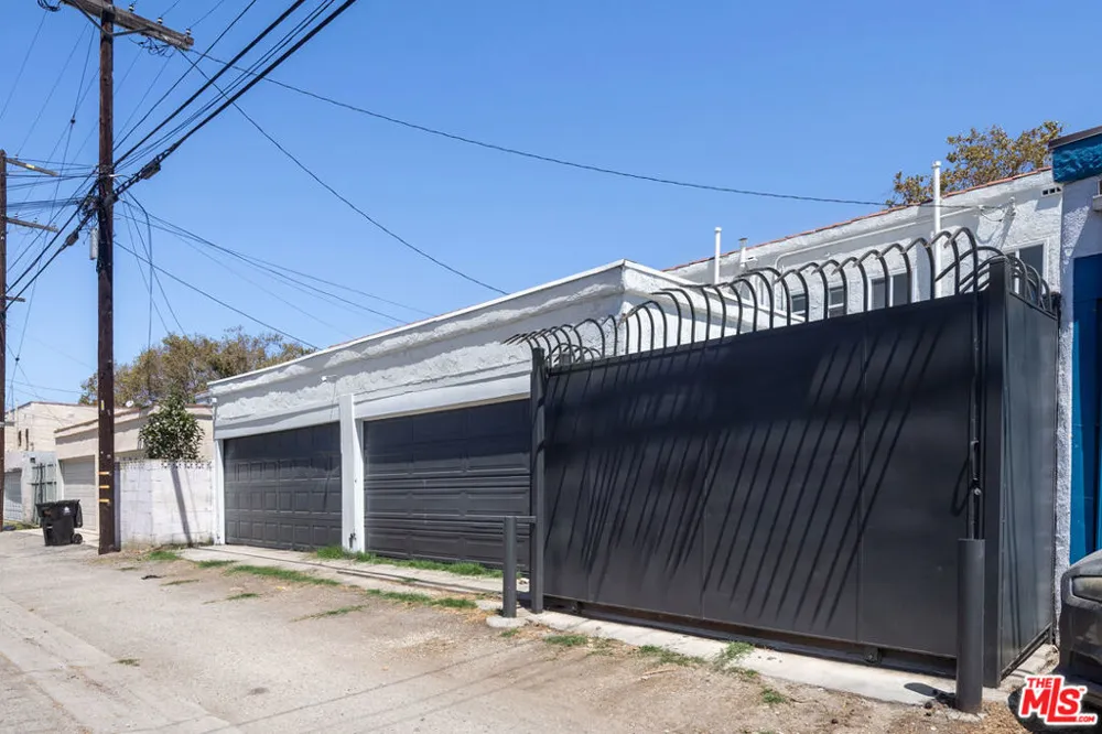 3118 W 43rd Place Los Angeles, CA 90008