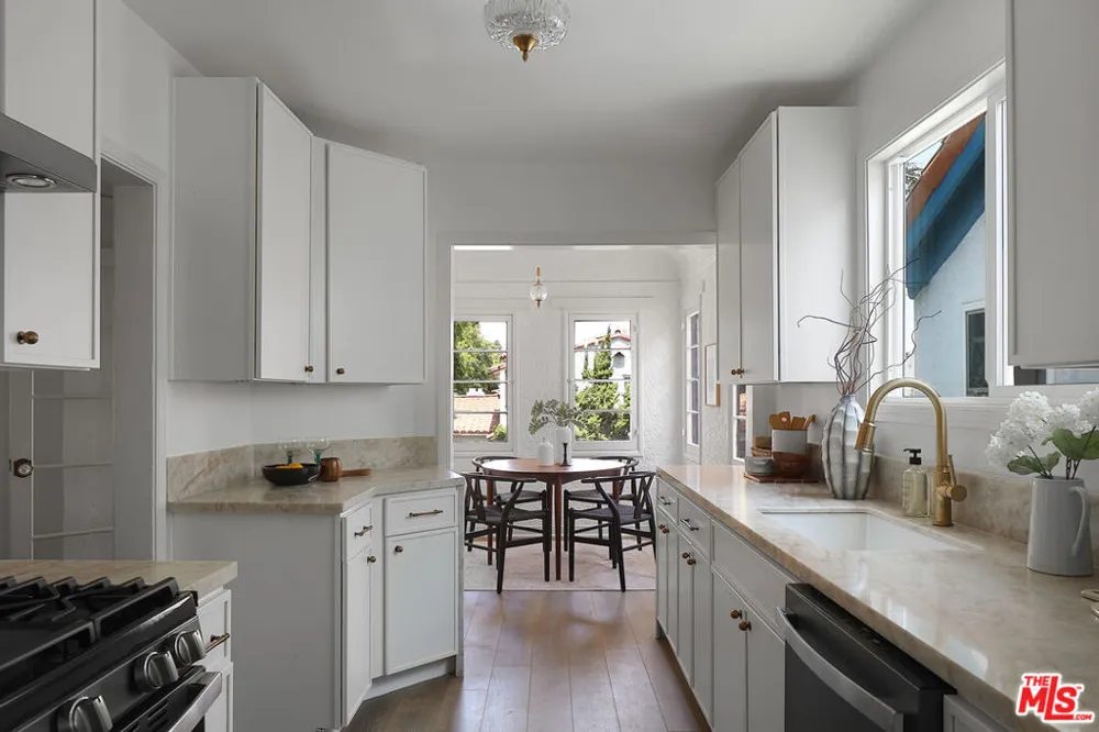 3118 W 43rd Place Los Angeles, CA 90008