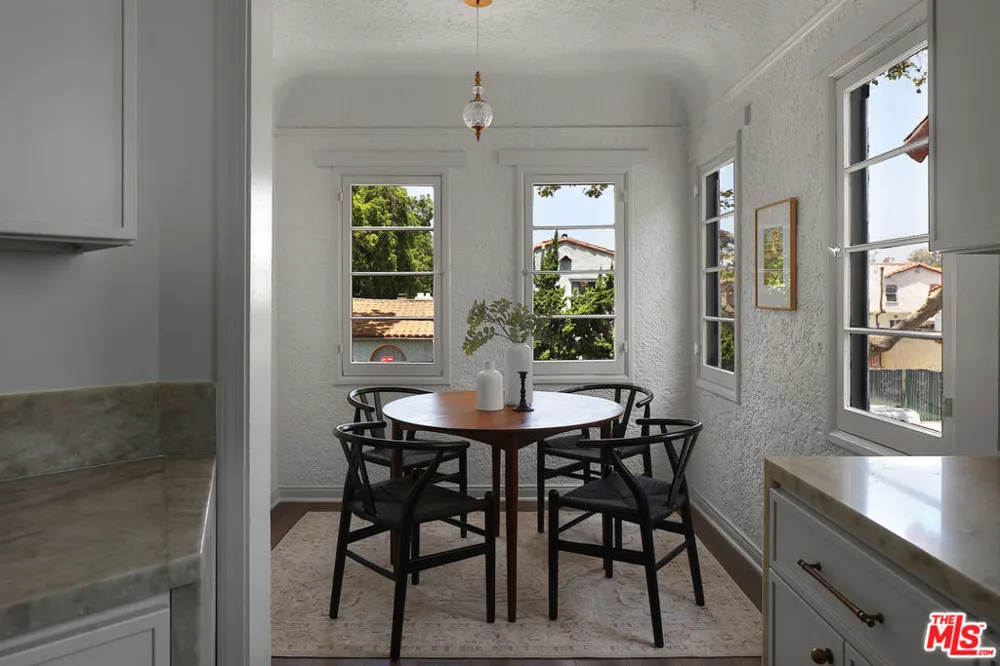 3118 W 43rd Place Los Angeles, CA 90008