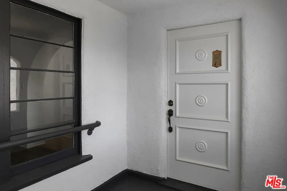 3118 W 43rd Place Los Angeles, CA 90008