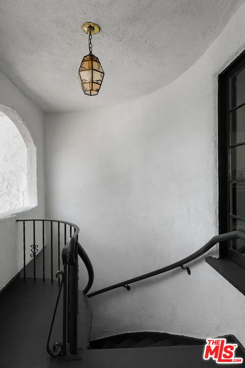 3118 W 43rd Place Los Angeles, CA 90008