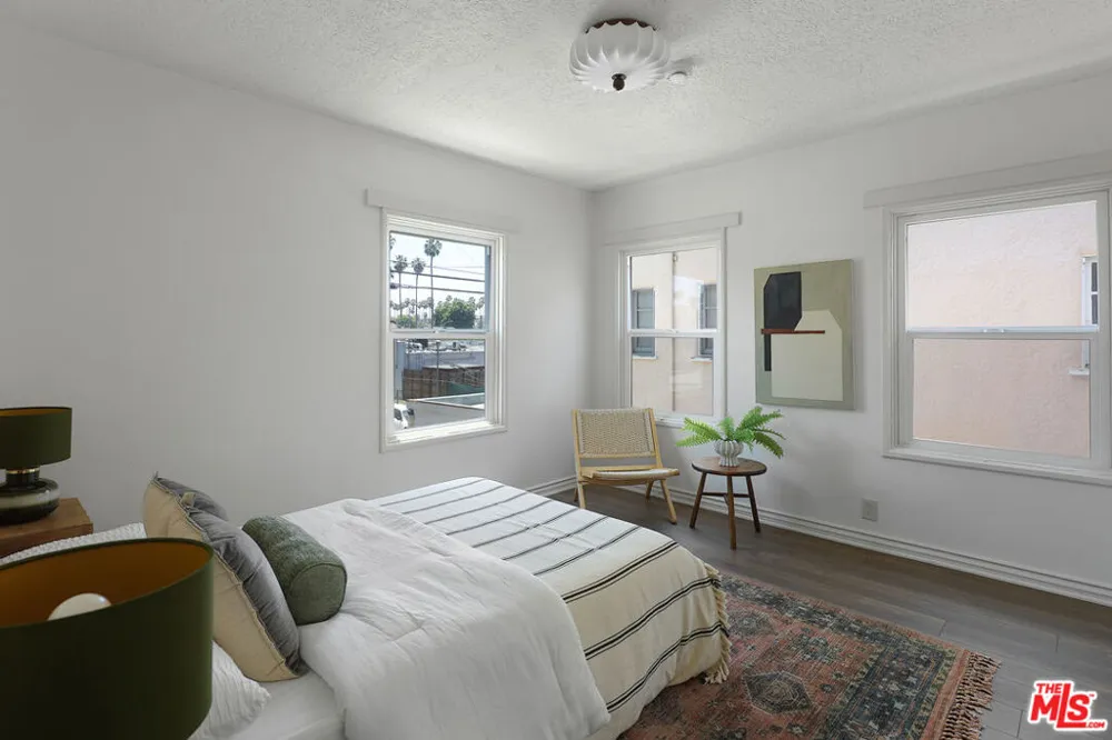 3118 W 43rd Place Los Angeles, CA 90008
