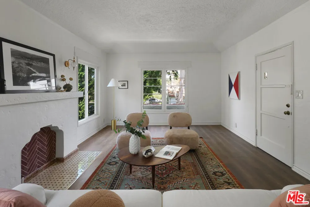 3118 W 43rd Place Los Angeles, CA 90008