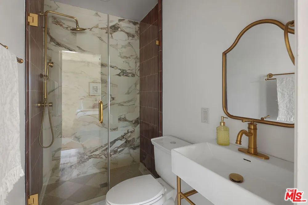 3118 W 43rd Place Los Angeles, CA 90008