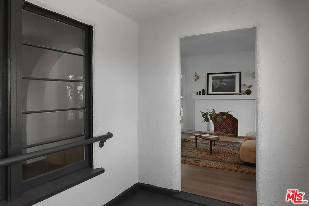 3118 W 43rd Place Los Angeles, CA 90008