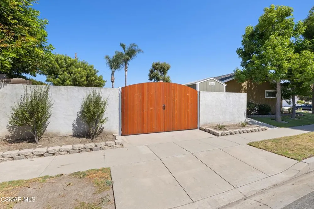 321 Pajaro Avenue Ventura, CA 93004