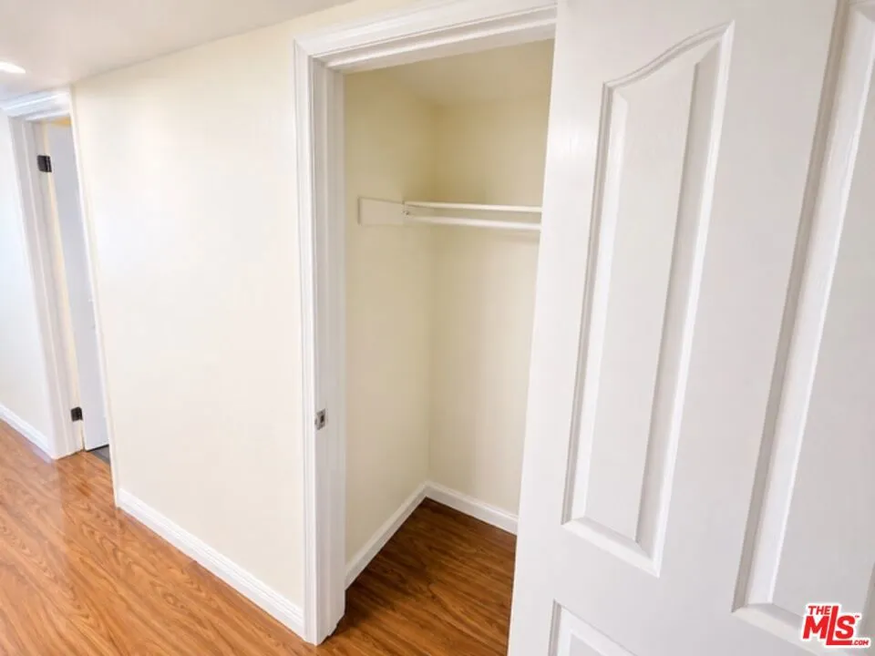 5009 Woodman Avenue #202 Los Angeles, CA 91423