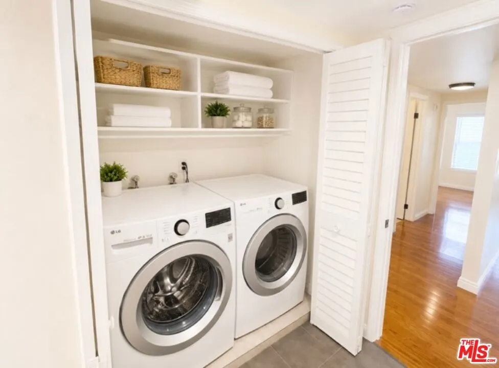 5009 Woodman Avenue #202 Los Angeles, CA 91423