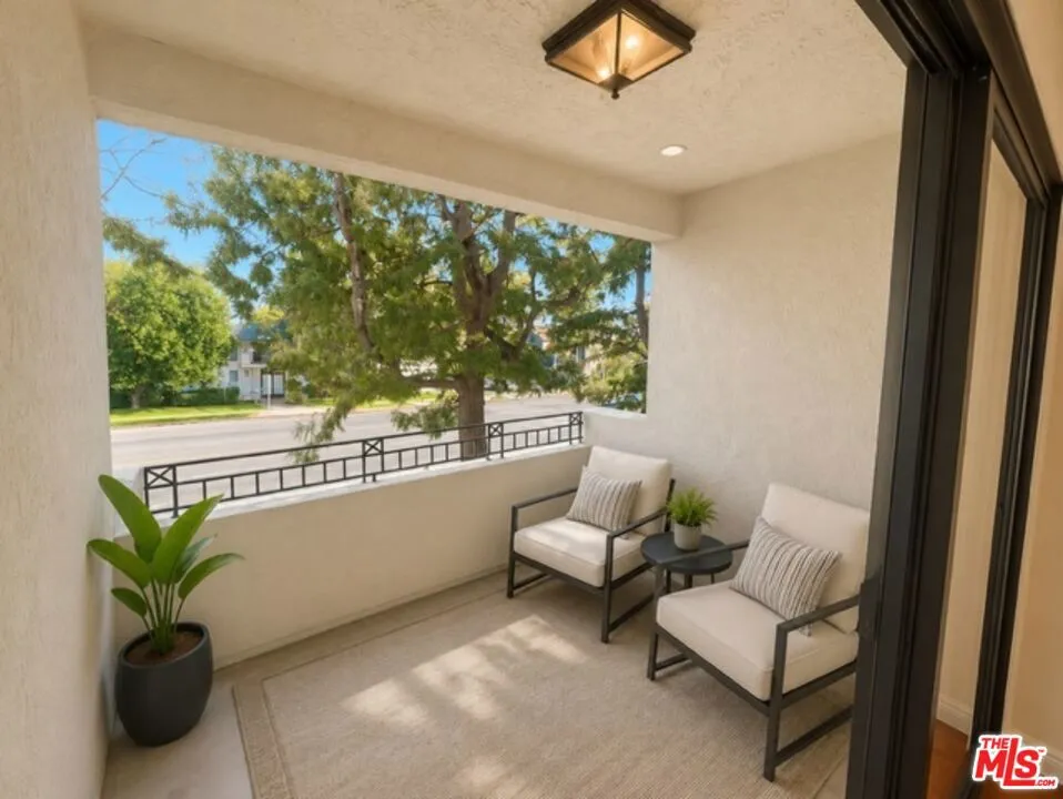 5009 Woodman Avenue #202 Los Angeles, CA 91423