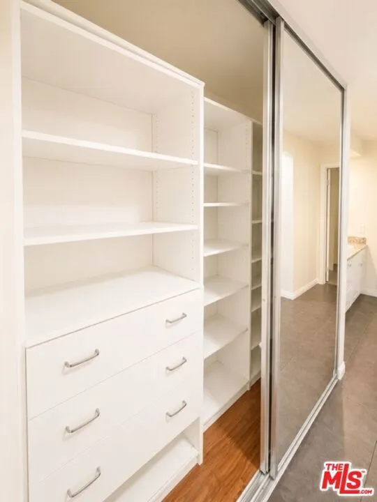 5009 Woodman Avenue #202 Los Angeles, CA 91423