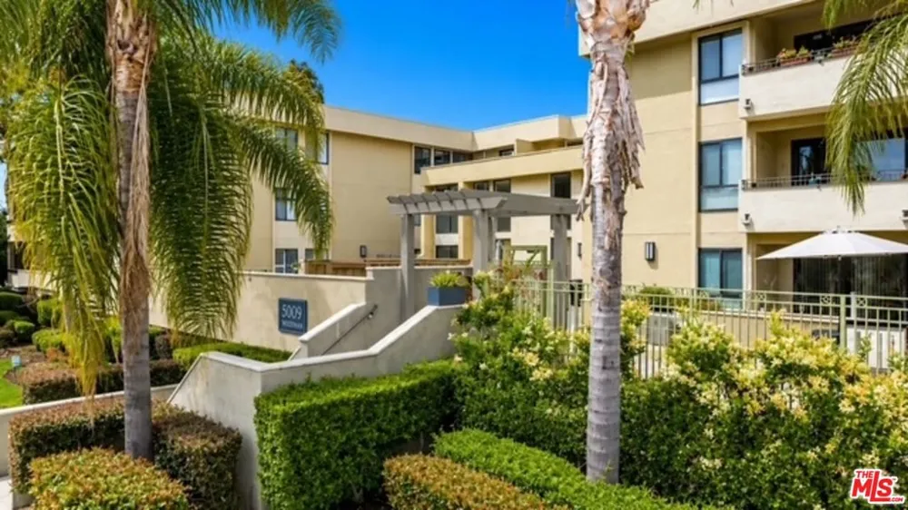 5009 Woodman Avenue #202 Los Angeles, CA 91423