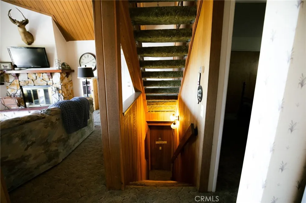 1239 Yosemite Lake Arrowhead, CA 92352