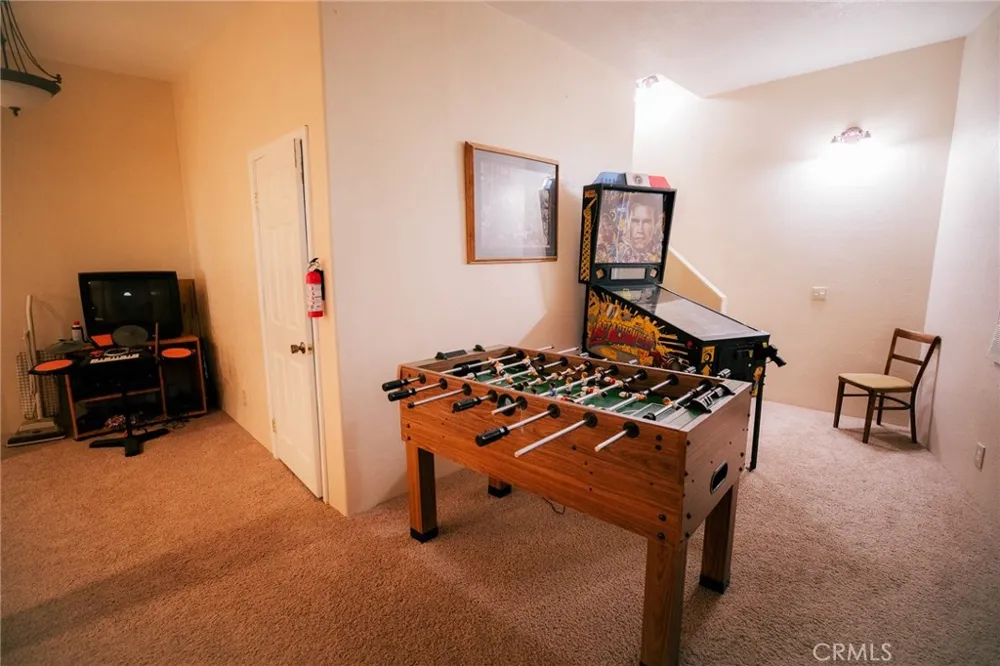1239 Yosemite Lake Arrowhead, CA 92352