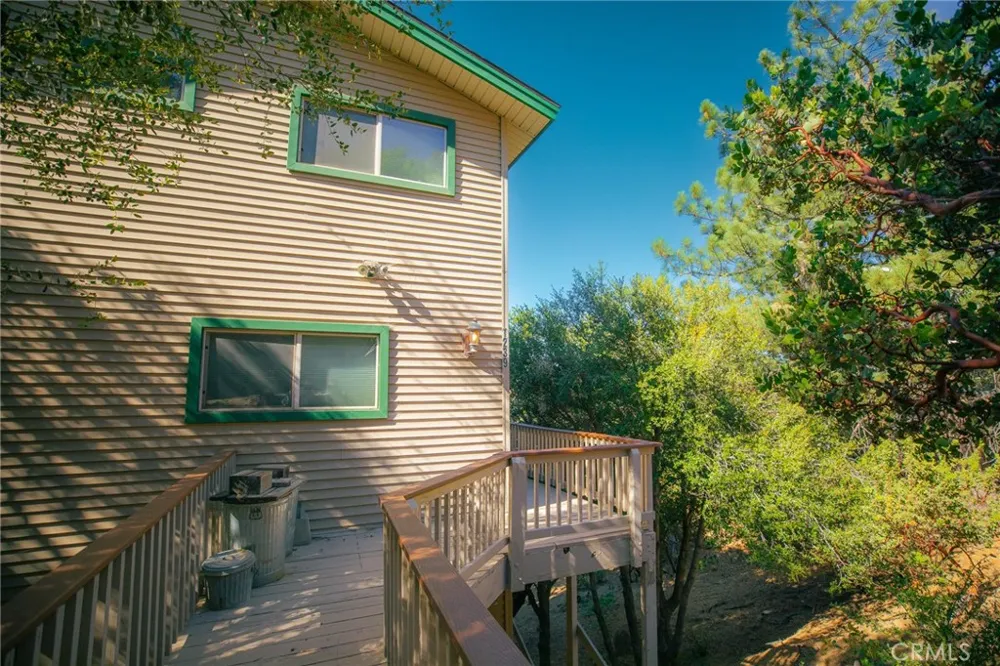 1239 Yosemite Lake Arrowhead, CA 92352