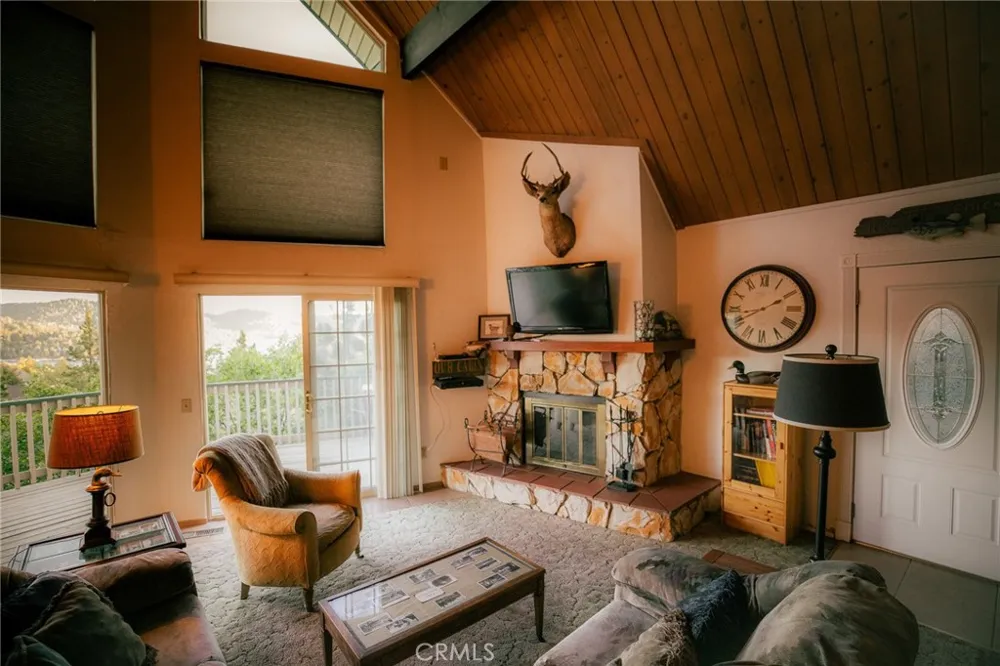 1239 Yosemite Lake Arrowhead, CA 92352