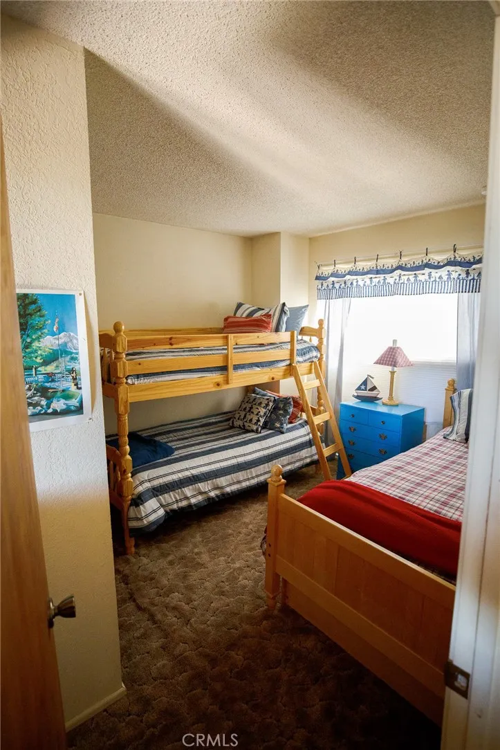 1239 Yosemite Lake Arrowhead, CA 92352