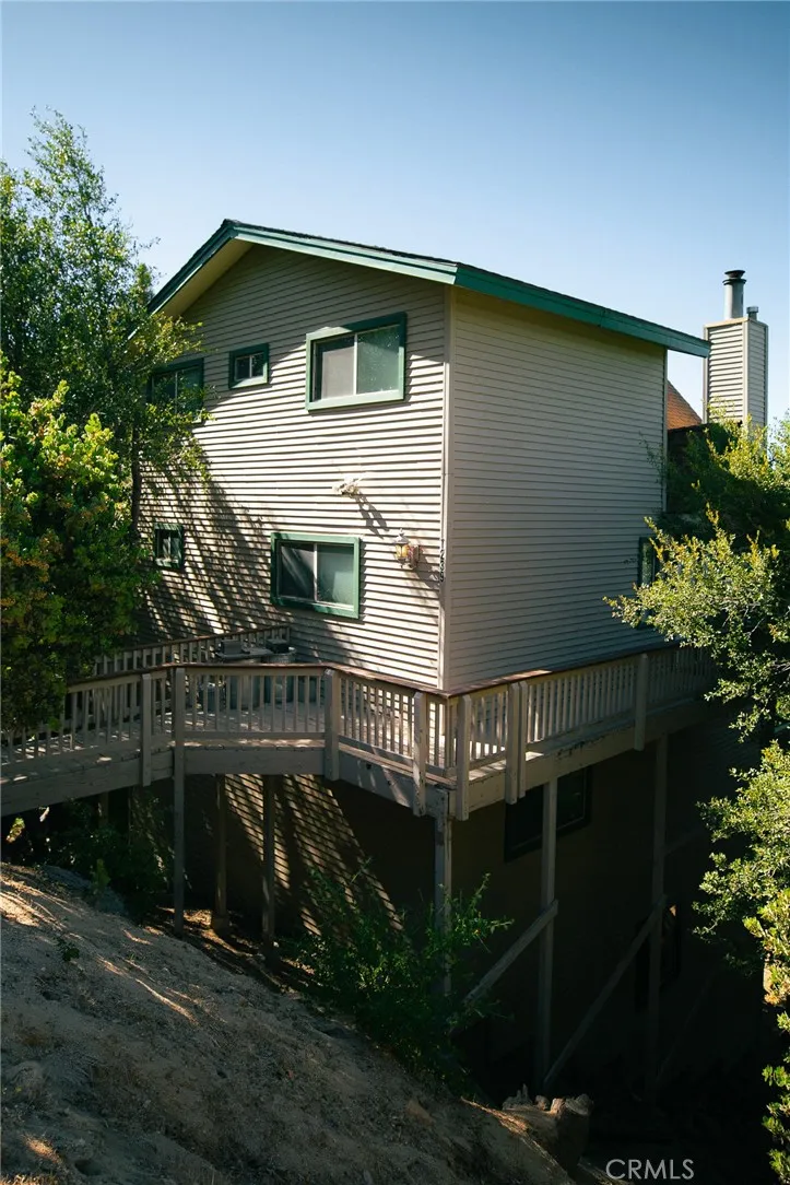 1239 Yosemite Lake Arrowhead, CA 92352