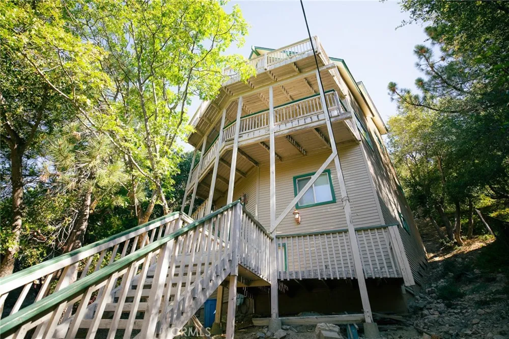 1239 Yosemite Lake Arrowhead, CA 92352