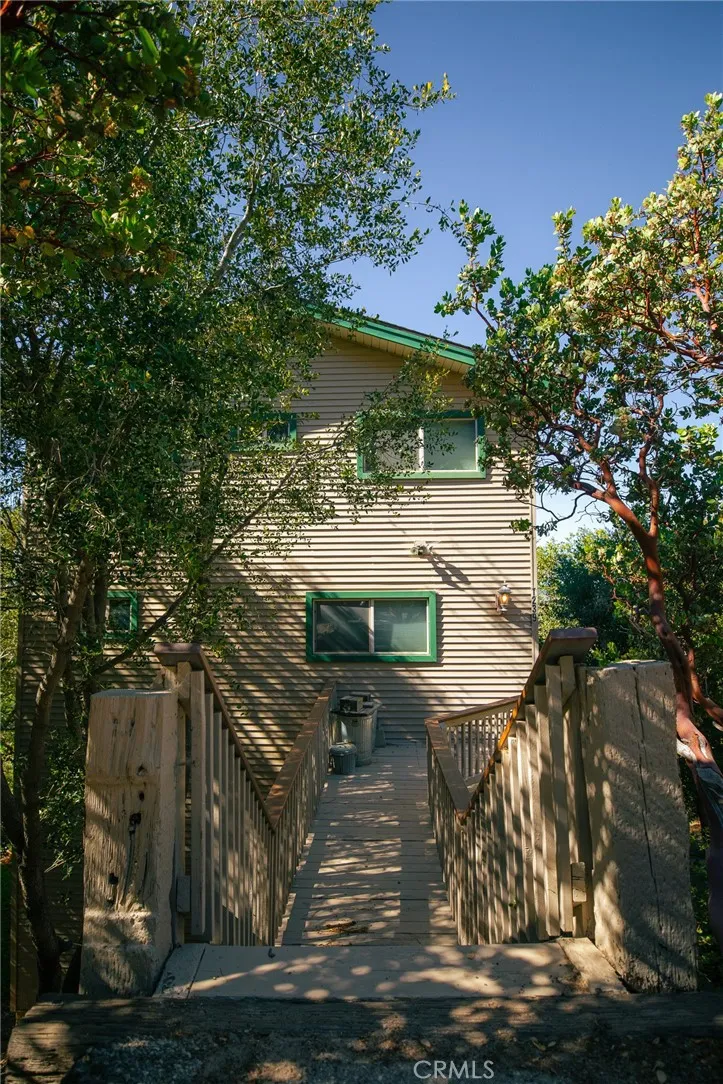1239 Yosemite Lake Arrowhead, CA 92352