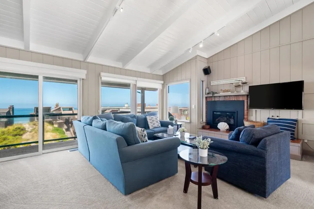 83 Puffin Lane Watsonville, CA 95076