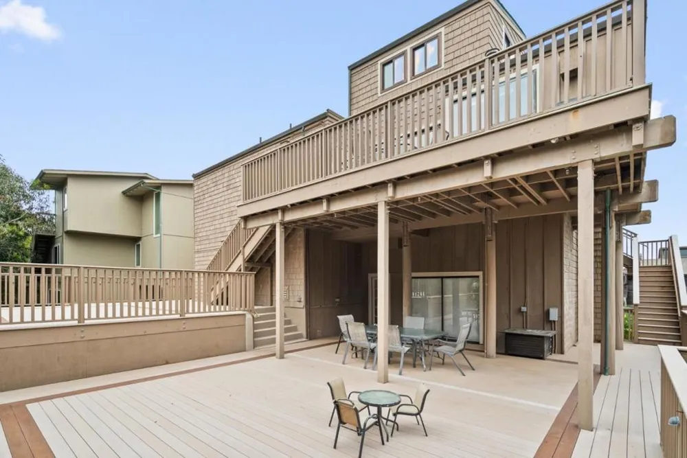 83 Puffin Lane Watsonville, CA 95076