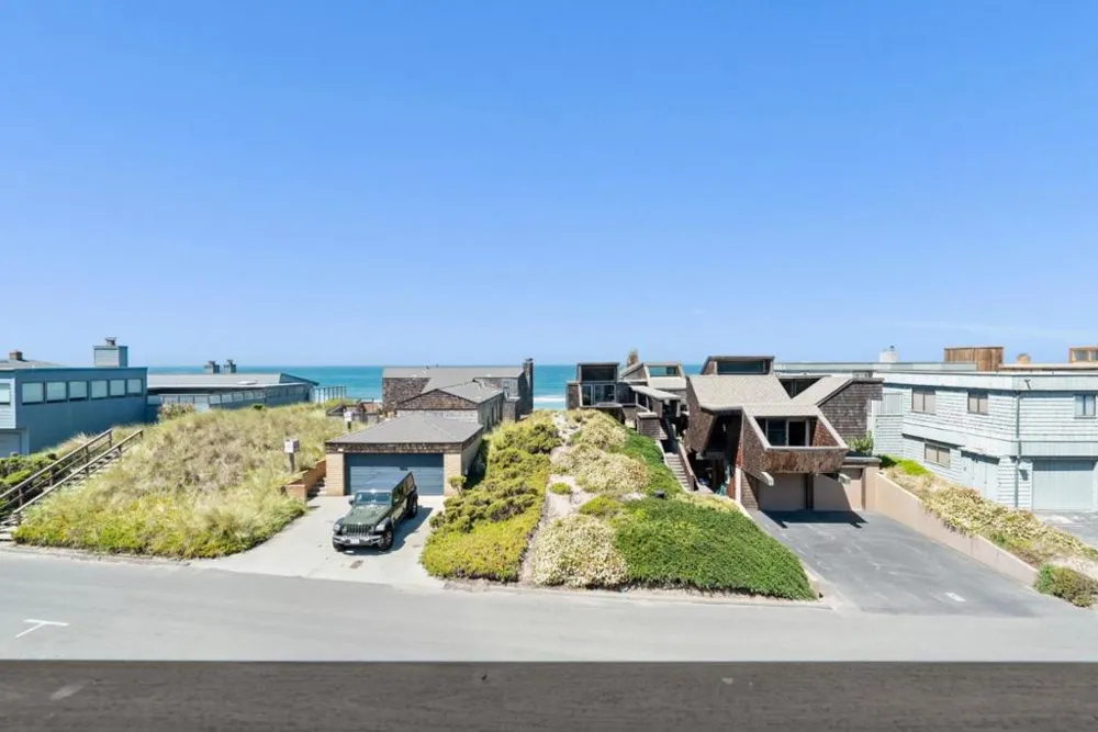 83 Puffin Lane Watsonville, CA 95076