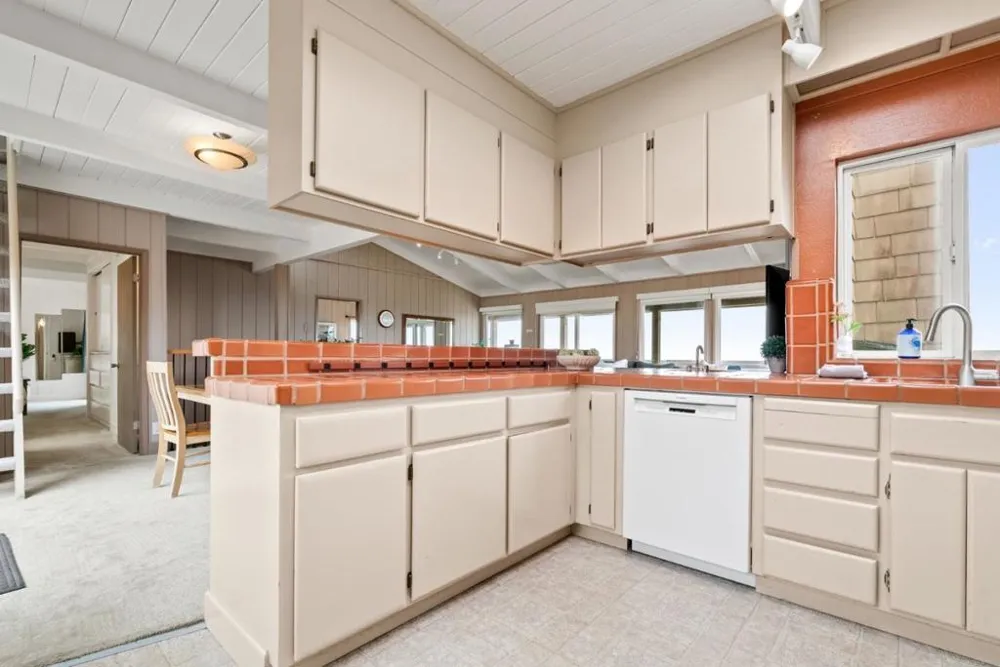 83 Puffin Lane Watsonville, CA 95076