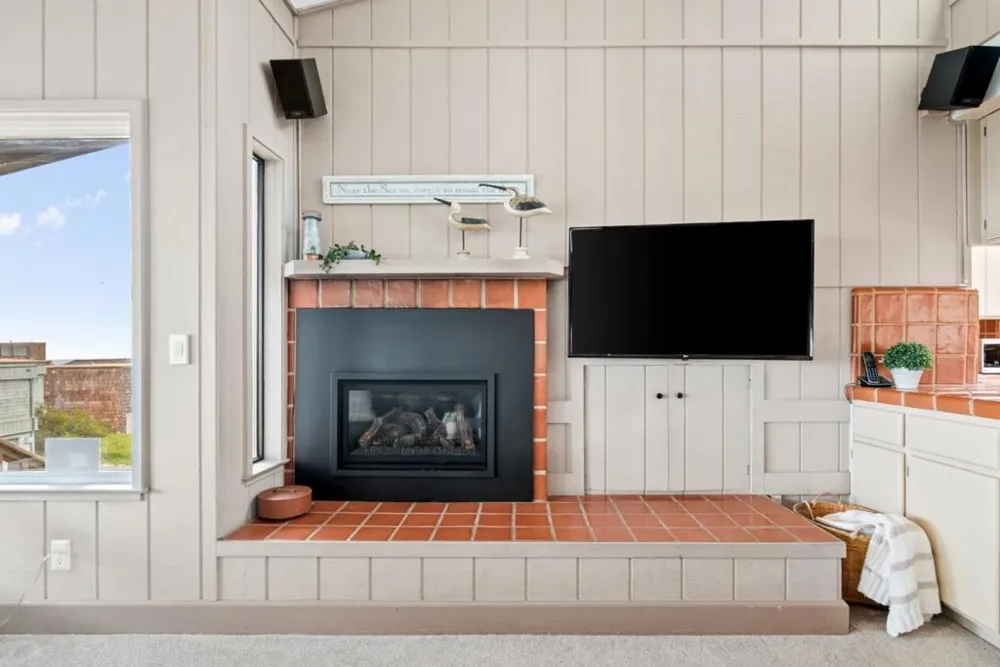 83 Puffin Lane Watsonville, CA 95076