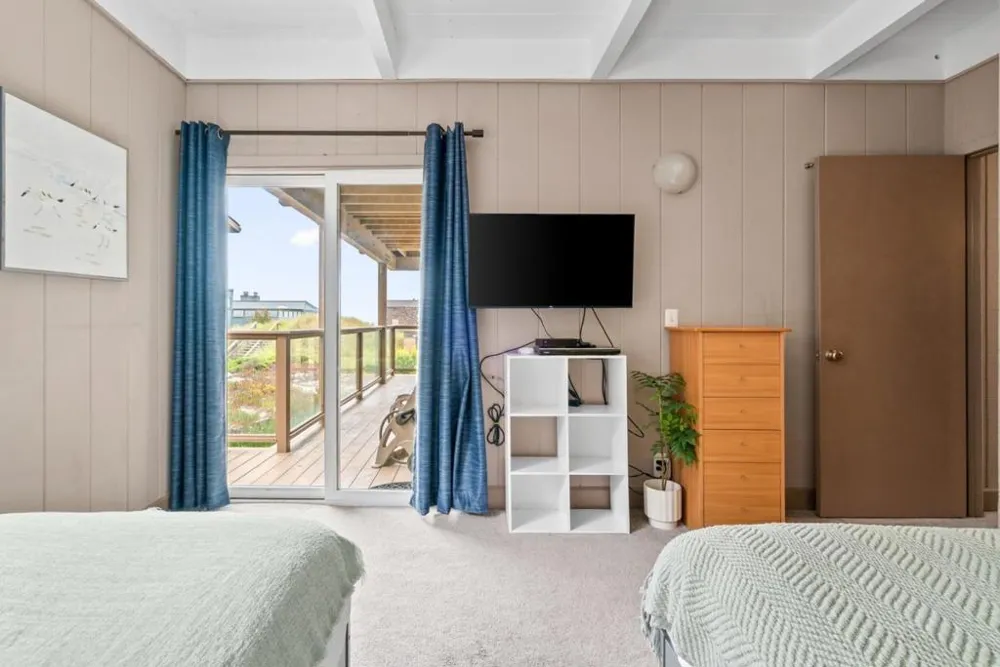 83 Puffin Lane Watsonville, CA 95076