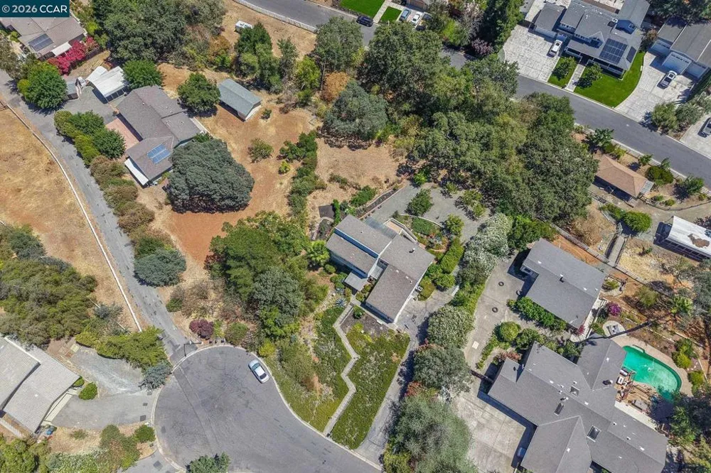 864 Coachman Pl Clayton, CA 94517