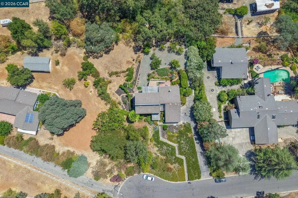 864 Coachman Pl Clayton, CA 94517