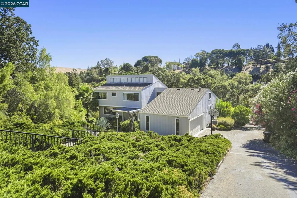 864 Coachman Pl Clayton, CA 94517