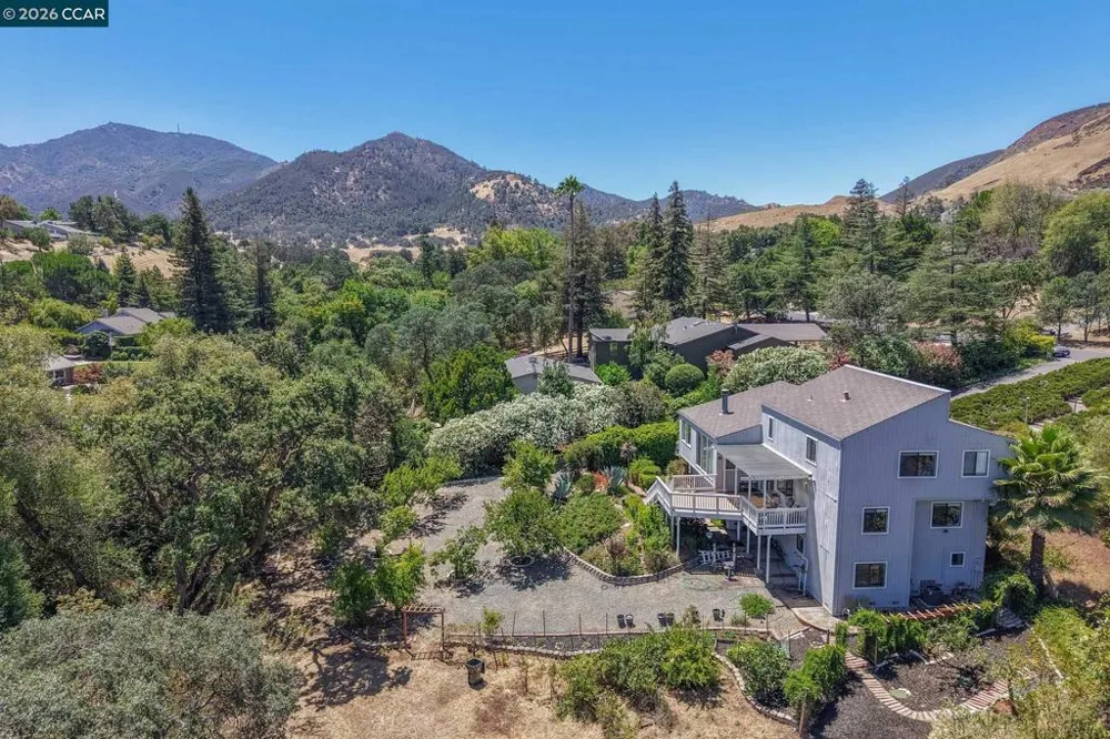 864 Coachman Pl Clayton, CA 94517