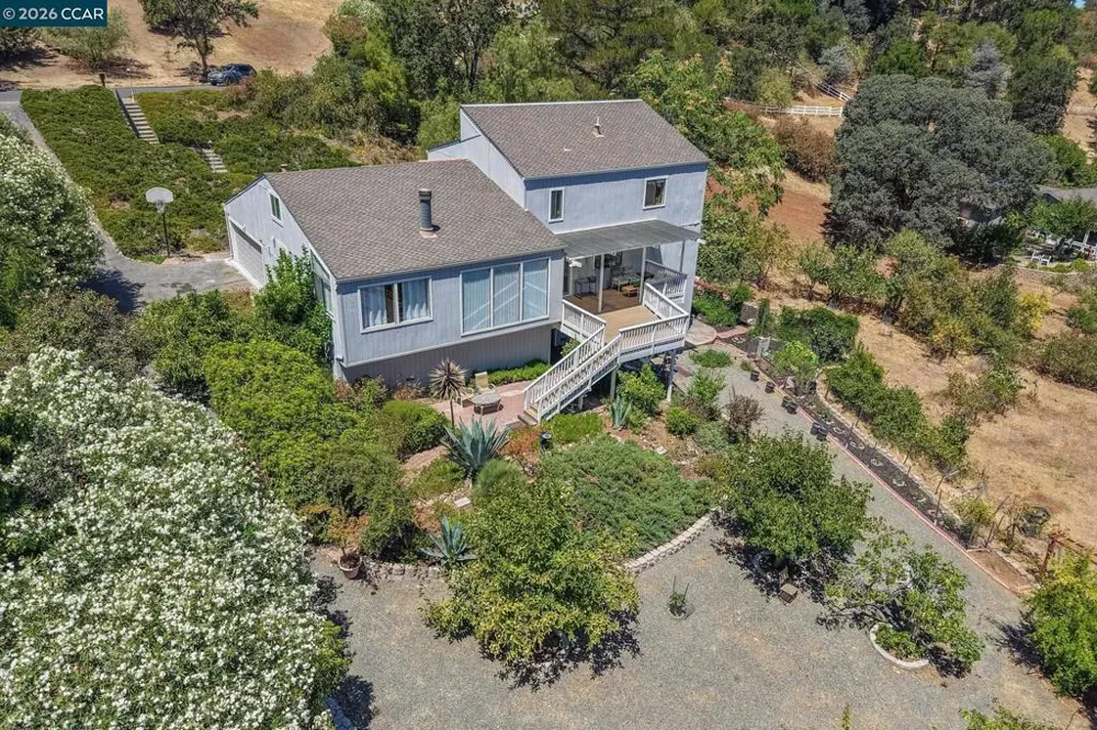 864 Coachman Pl Clayton, CA 94517