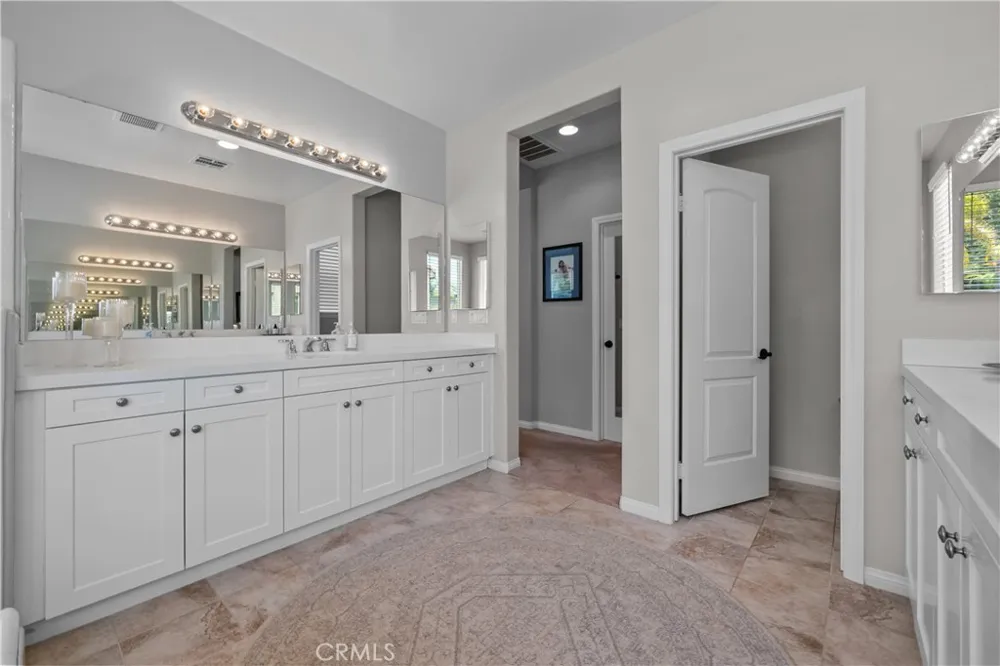 28200 Nield Court Saugus, CA 91350