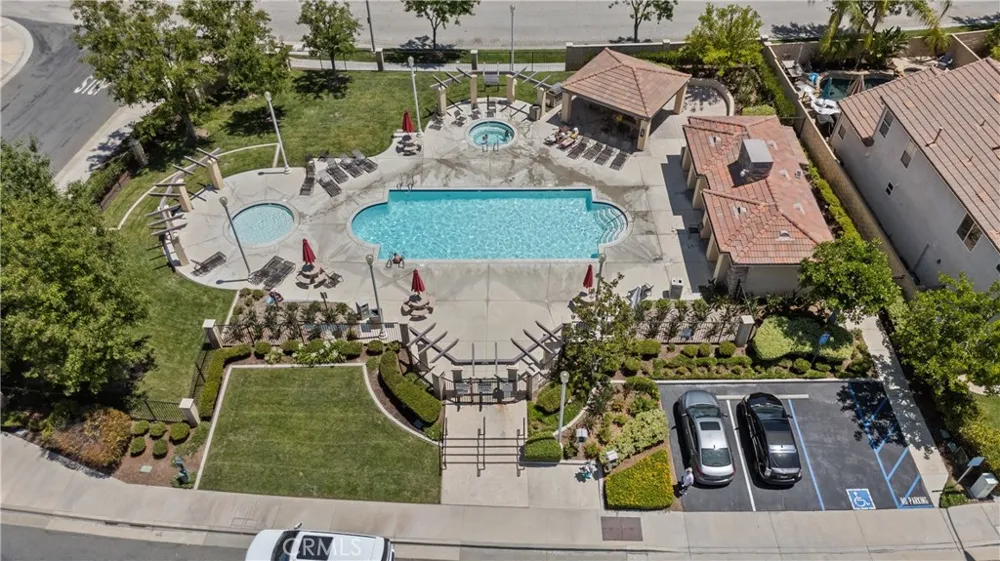 28200 Nield Court Saugus, CA 91350