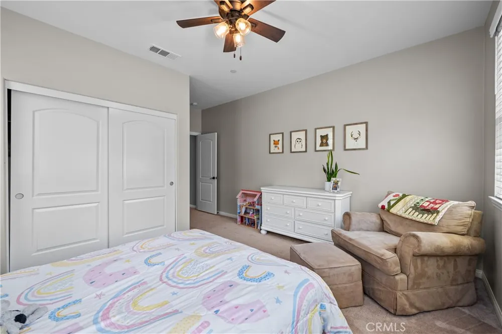 28200 Nield Court Saugus, CA 91350