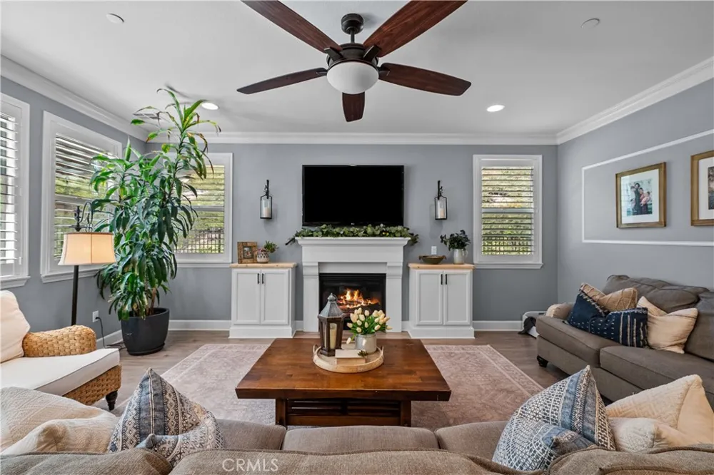 28200 Nield Court Saugus, CA 91350