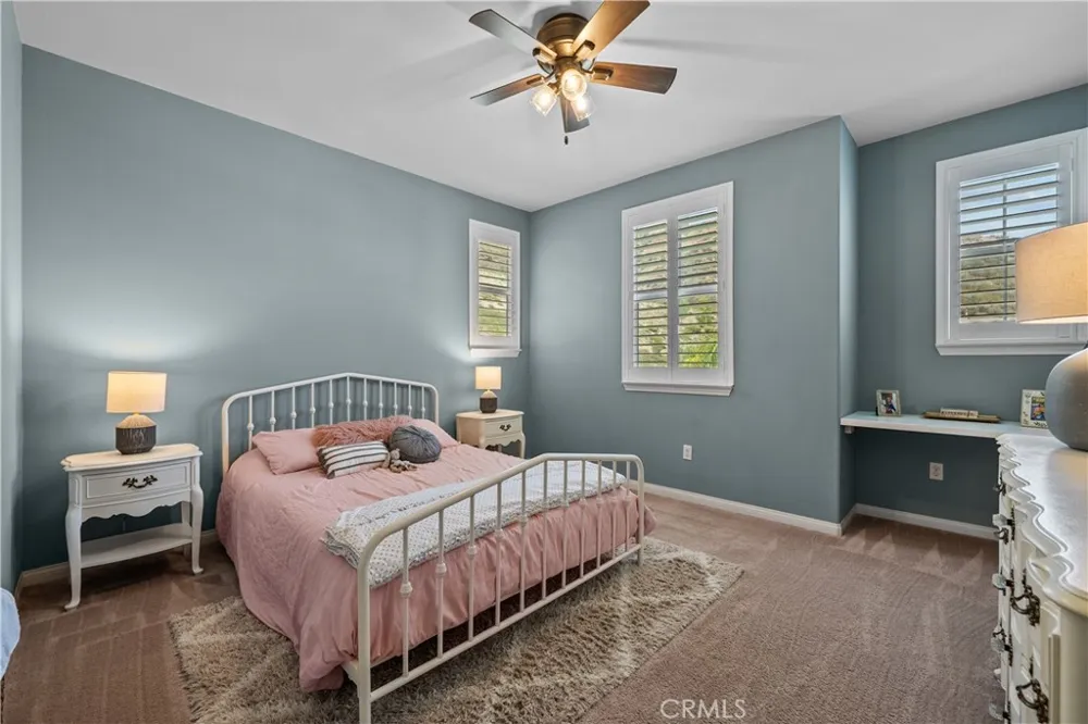 28200 Nield Court Saugus, CA 91350