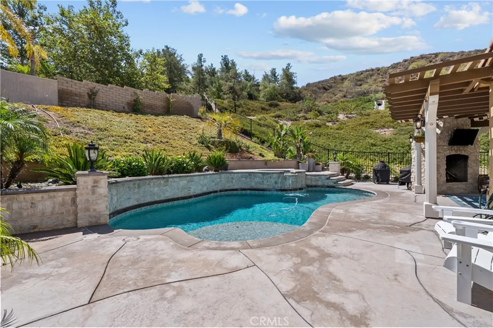 28200 Nield Court Saugus, CA 91350