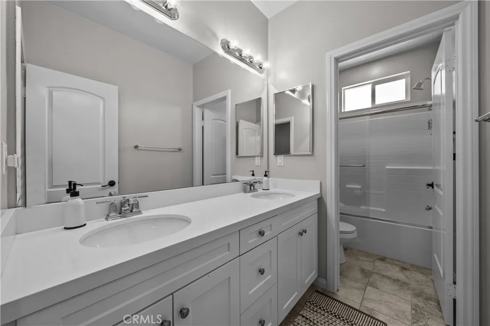 28200 Nield Court Saugus, CA 91350