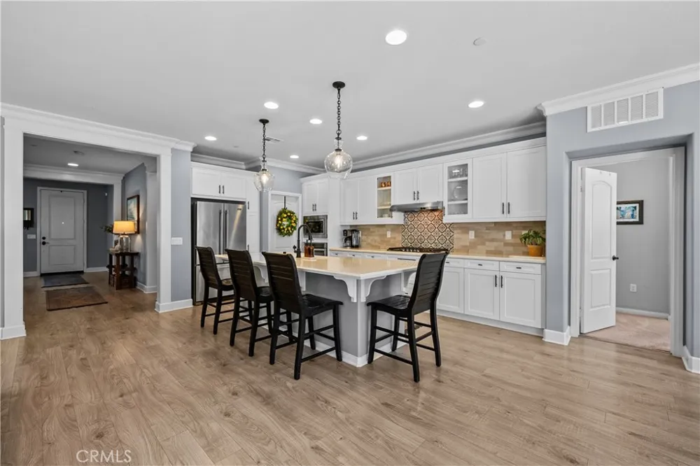 28200 Nield Court Saugus, CA 91350