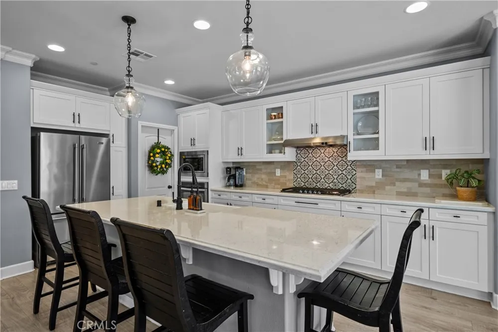 28200 Nield Court Saugus, CA 91350