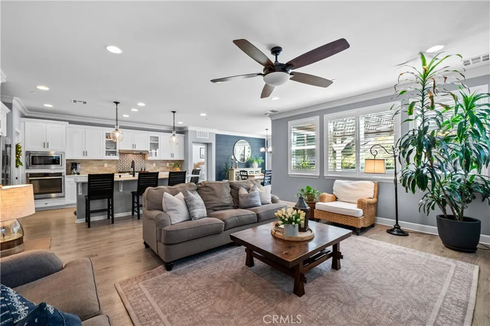 28200 Nield Court Saugus, CA 91350