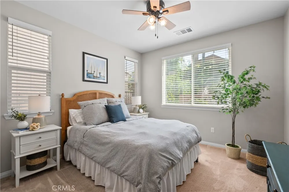28200 Nield Court Saugus, CA 91350