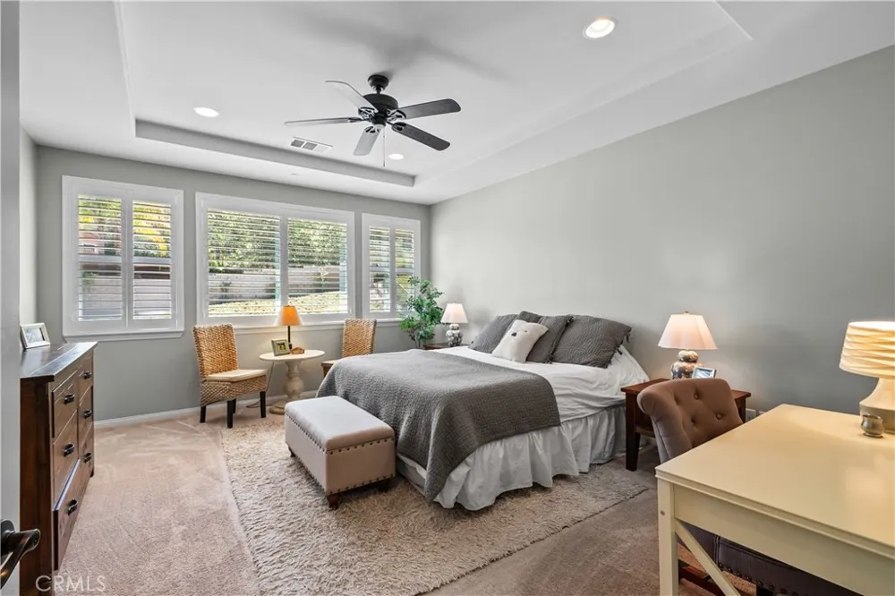 28200 Nield Court Saugus, CA 91350