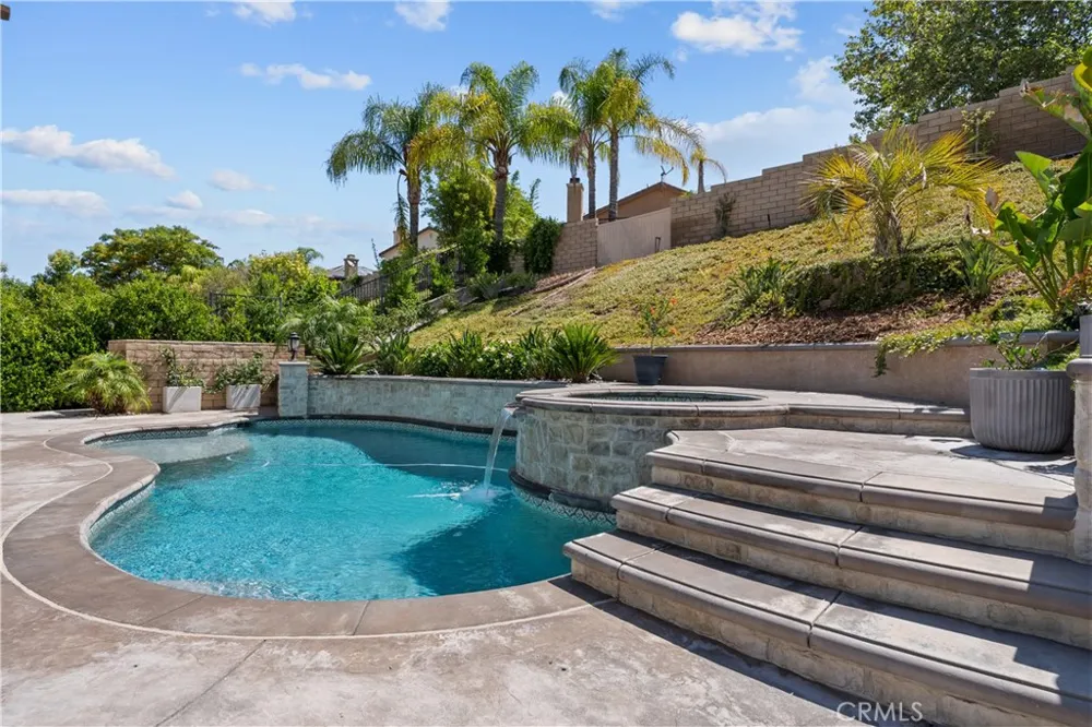 28200 Nield Court Saugus, CA 91350