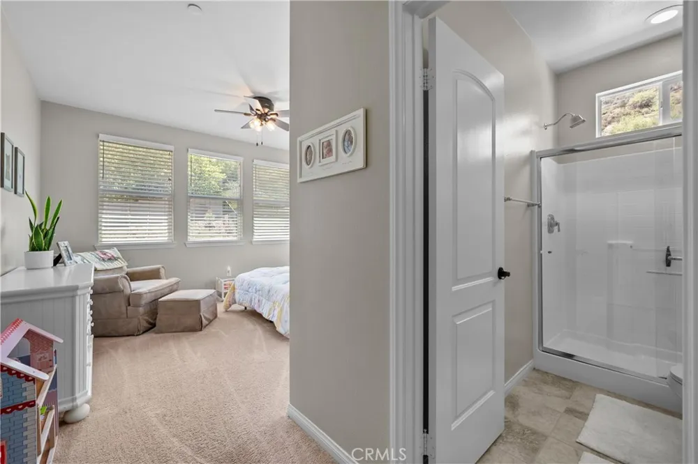 28200 Nield Court Saugus, CA 91350