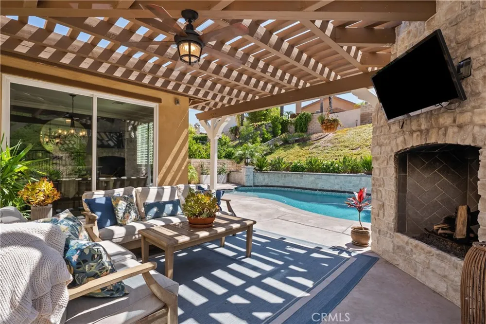 28200 Nield Court Saugus, CA 91350