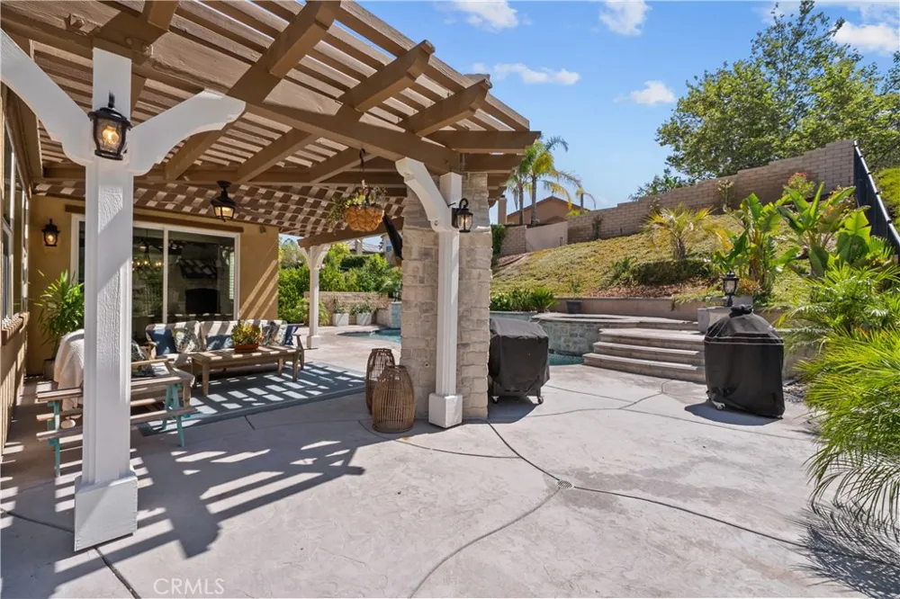 28200 Nield Court Saugus, CA 91350